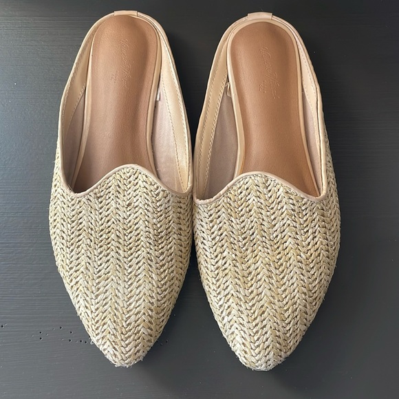 Universal Thread Shoes - Weave mule